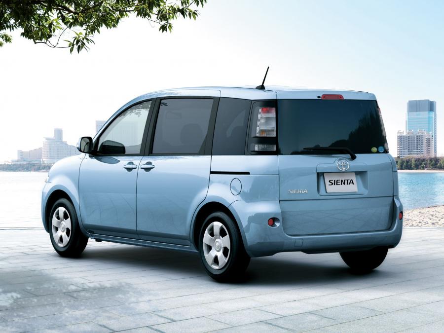  Toyota Sienta 2011 года  (фото 10 из 11)